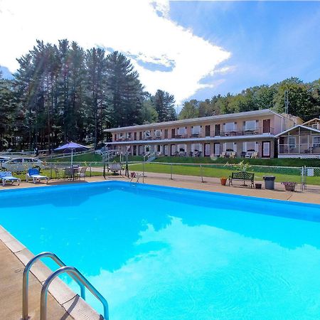 Half Moon Motel & Cottages Вейрс-Бич Экстерьер фото