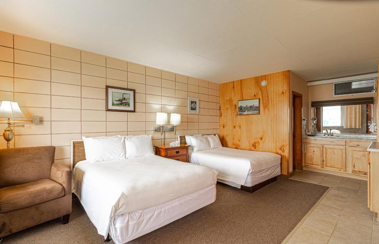 Half Moon Motel & Cottages Вейрс-Бич Экстерьер фото