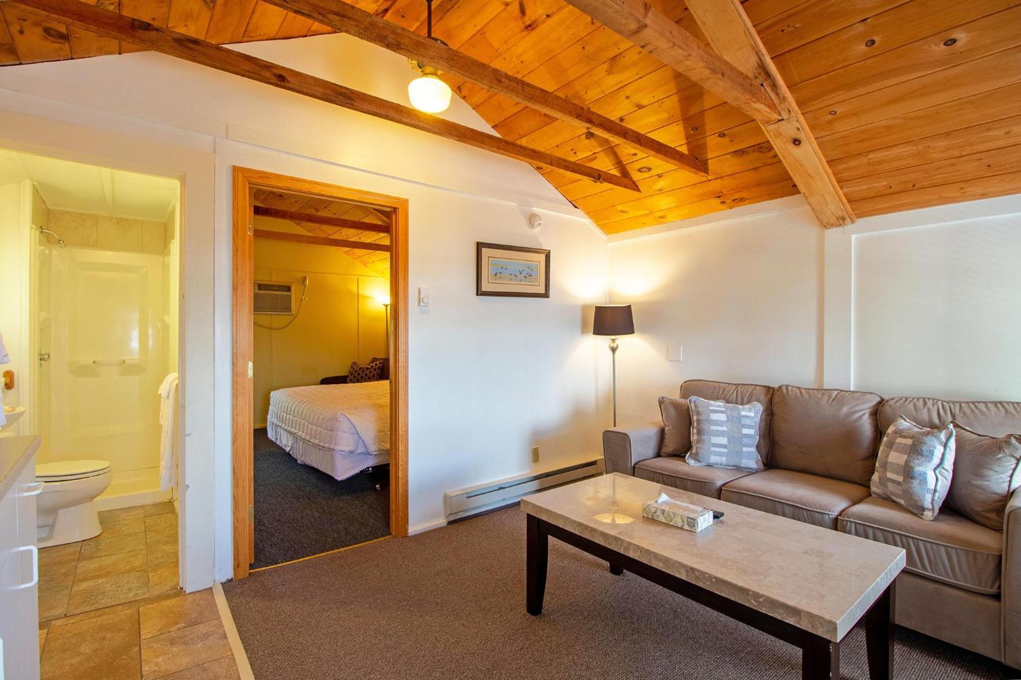 Half Moon Motel & Cottages Вейрс-Бич Экстерьер фото