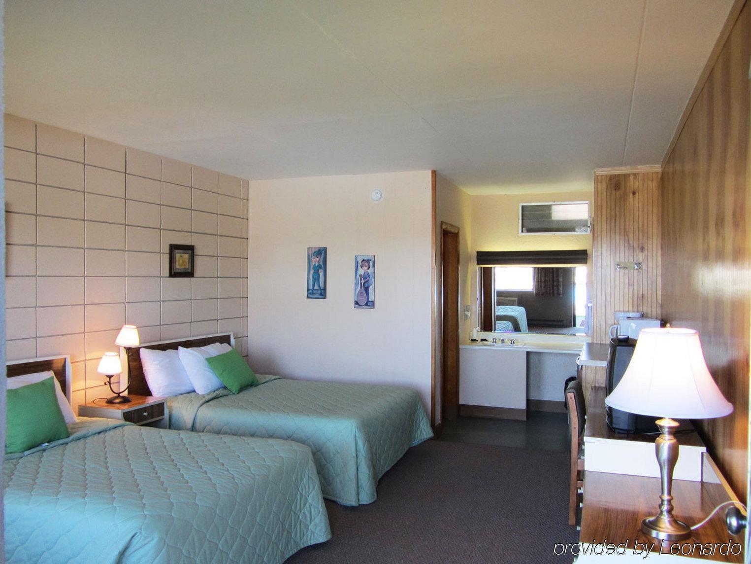 Half Moon Motel & Cottages Вейрс-Бич Экстерьер фото
