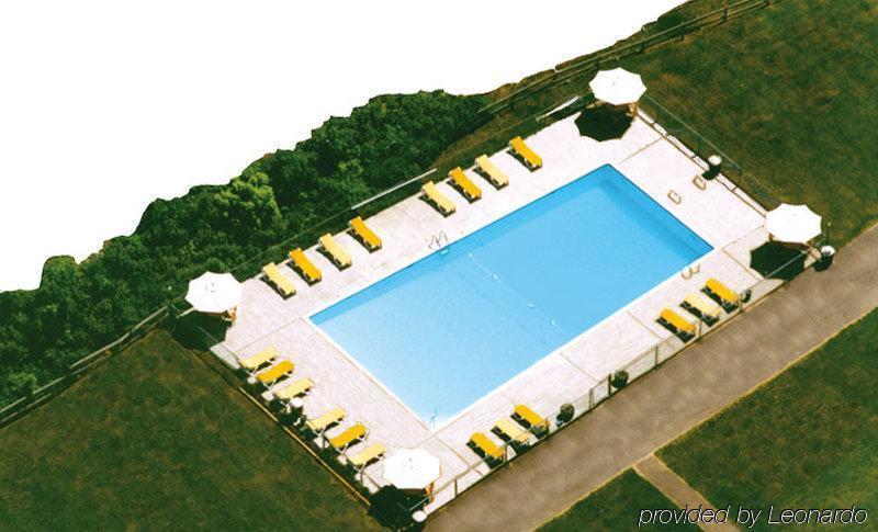 Half Moon Motel & Cottages Вейрс-Бич Экстерьер фото