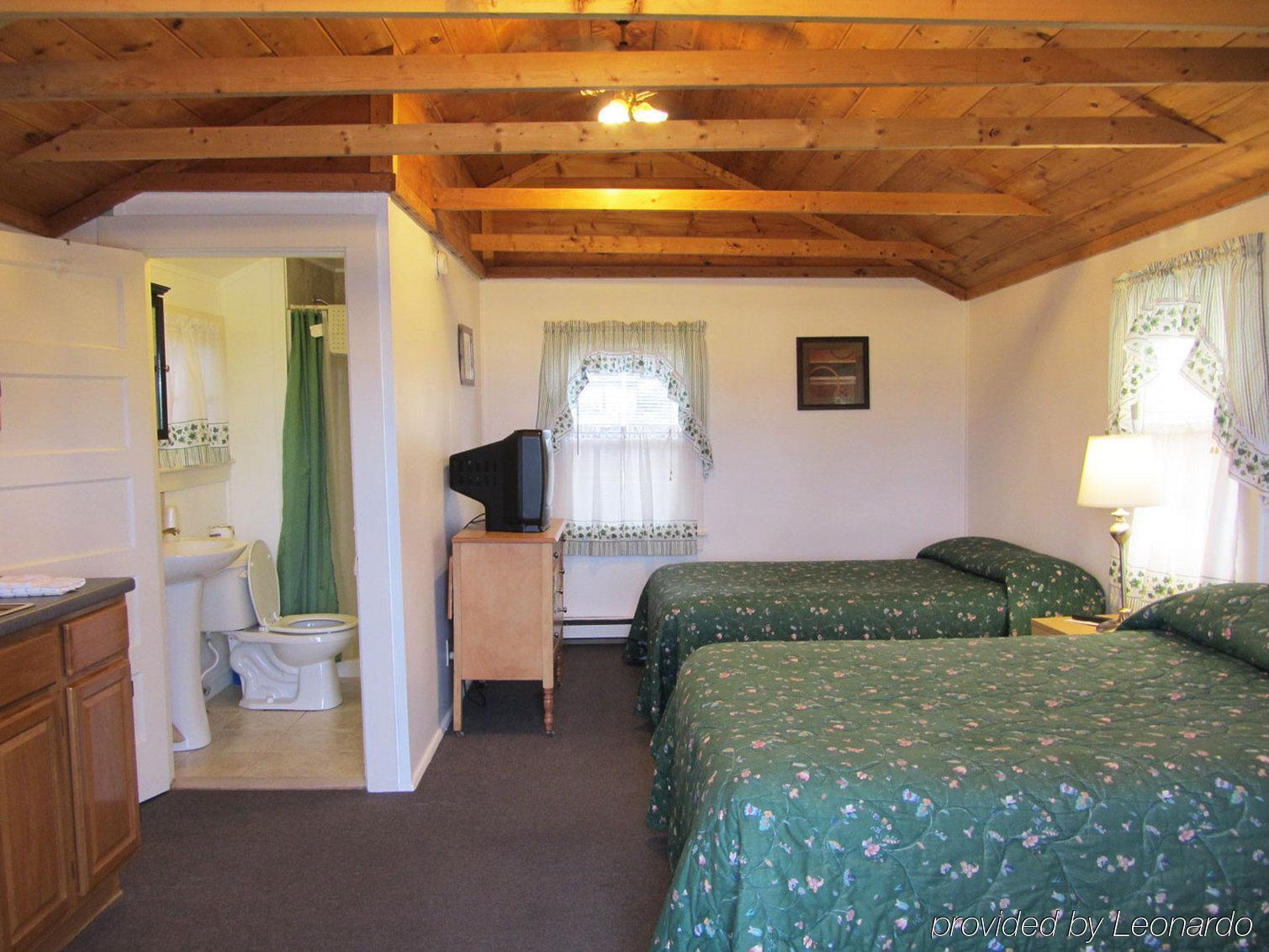 Half Moon Motel & Cottages Вейрс-Бич Экстерьер фото